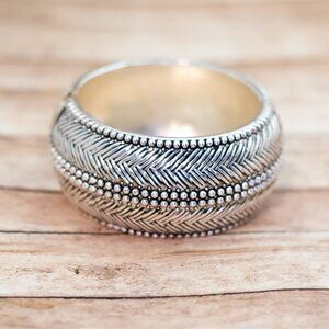 7 inch, Vintage Silver Tone Leaf Patterned Hinge Bangle - XX9
